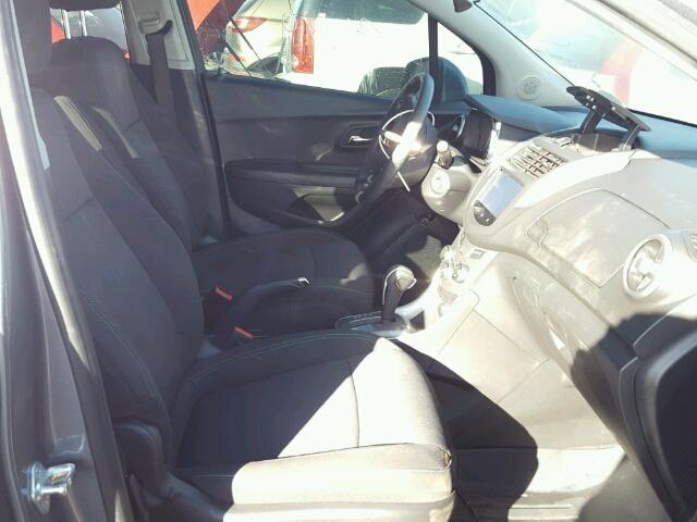KL7CJRSB7FB195585 - 2015 CHEVROLET TRAX GRAY photo 5