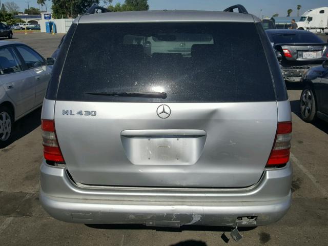4JGAB72E9XA121562 - 1999 MERCEDES-BENZ ML 430 银色 照片 9