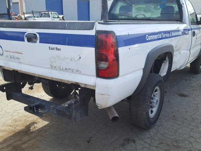 1GDHC24U05E338569 - 2005 GMC SIERRA C25 WHITE photo 9