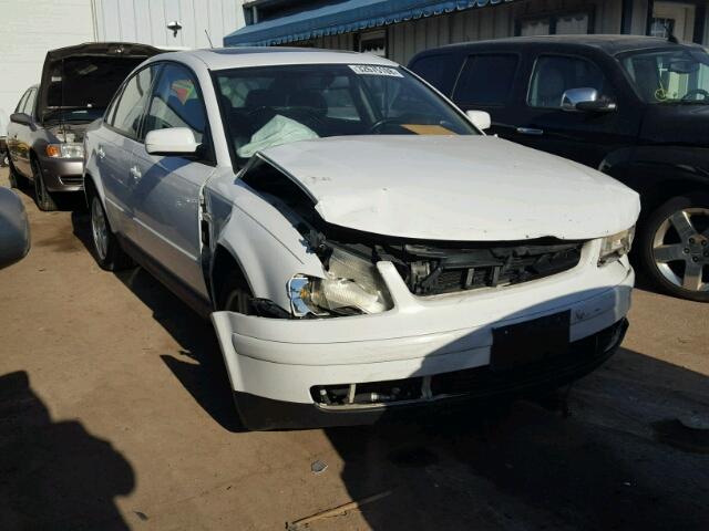 WVWPD23B7YE132988 - 2000 VOLKSWAGEN PASSAT GLX 白色 照片 1