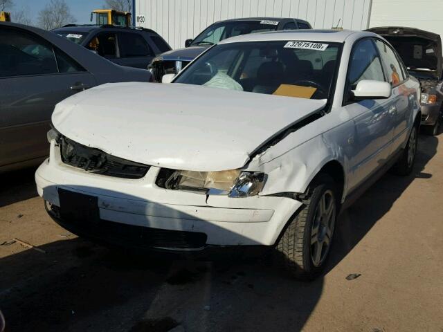 WVWPD23B7YE132988 - 2000 VOLKSWAGEN PASSAT GLX 白色 照片 2