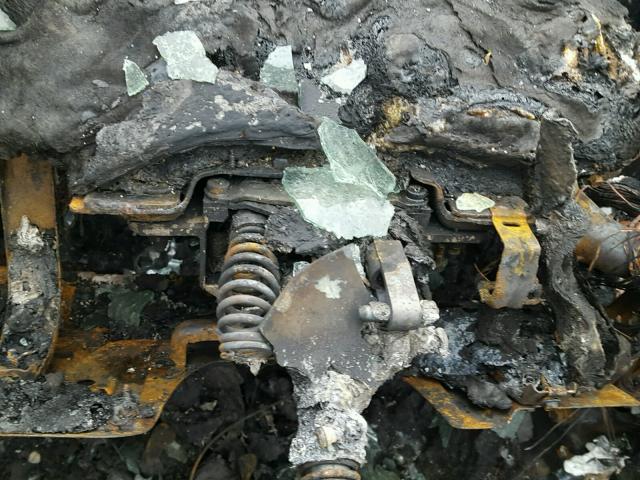 1LNHM87A55Y623333 - 2005 LINCOLN LS WHITE photo 8