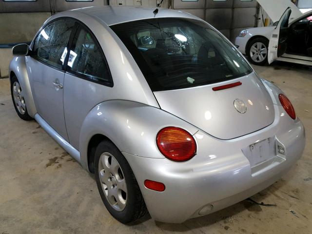 3VWCB21CX2M425783 - 2002 VOLKSWAGEN NEW BEETLE 银色 照片 3