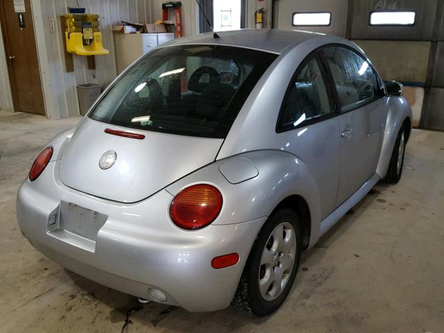 3VWCB21CX2M425783 - 2002 VOLKSWAGEN NEW BEETLE 银色 照片 4