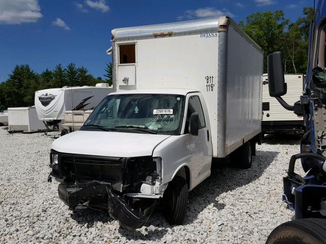 1GD37TCG3G1168959 - 2016 GMC SAVANA CUT WHITE photo 2