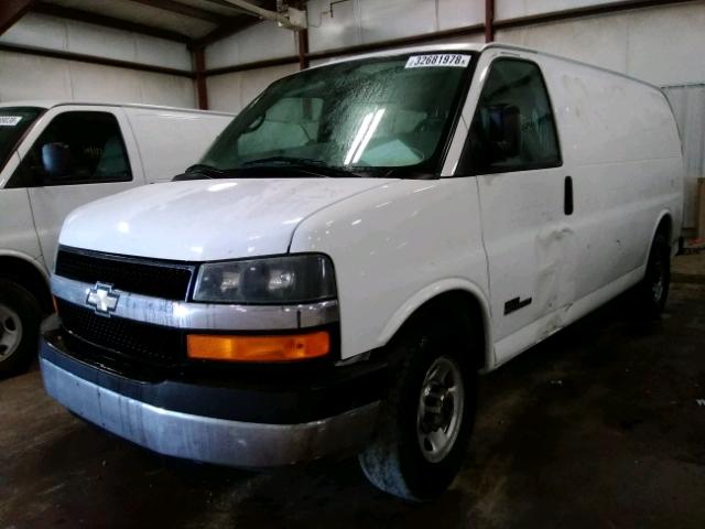 1GTHG35U241215648 - 2004 GMC SAVANA G35 WHITE photo 2