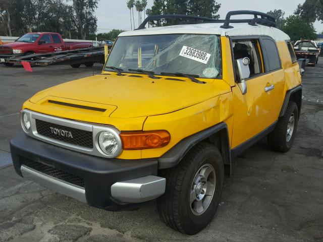 JTEZU11FX8K007599 - 2008 TOYOTA FJ CRUISER YELLOW photo 2