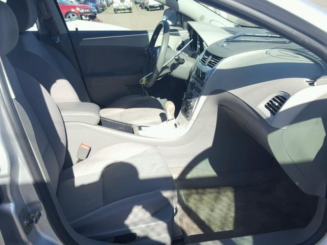 1G1ZB5EB8A4119491 - 2010 CHEVROLET MALIBU LS ვერცხლისფერი ფოტო 5