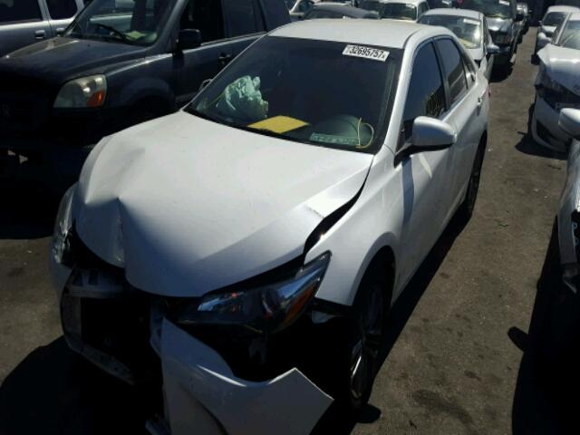 4T1BF1FK2GU261084 - 2016 TOYOTA CAMRY LE 白色 照片 2