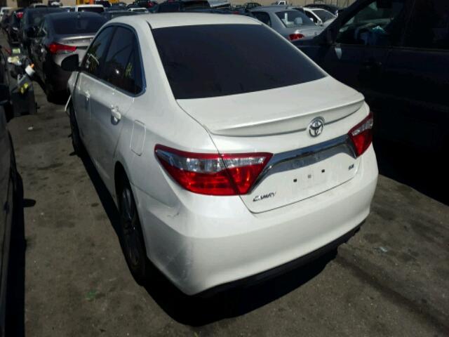 4T1BF1FK2GU261084 - 2016 TOYOTA CAMRY LE 白色 照片 3