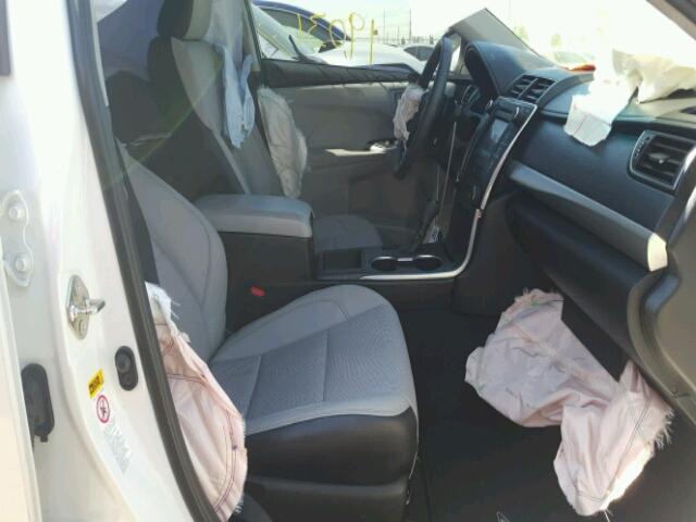 4T1BF1FK2GU261084 - 2016 TOYOTA CAMRY LE 白色 照片 5