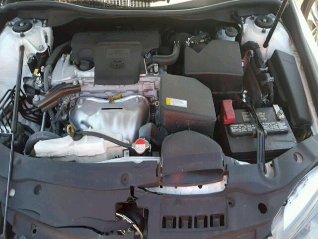 4T1BF1FK2GU261084 - 2016 TOYOTA CAMRY LE 白色 照片 7