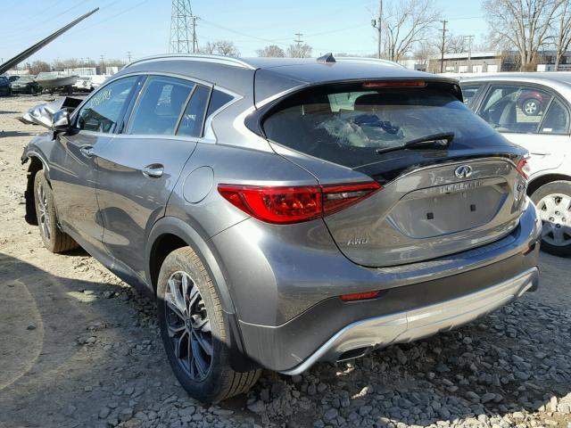 SJKCH5CRXHA024029 - 2017 INFINITI QX30 BASE GRAY photo 3