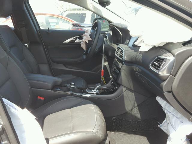 SJKCH5CRXHA024029 - 2017 INFINITI QX30 BASE GRAY photo 5