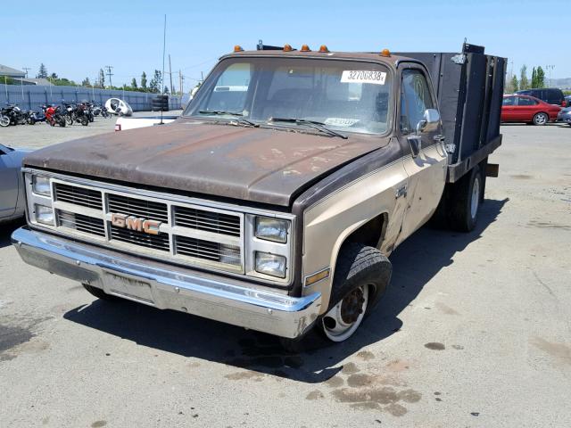 1GTHC34J9EJ506233 - 1984 GMC C3500 BROWN photo 2