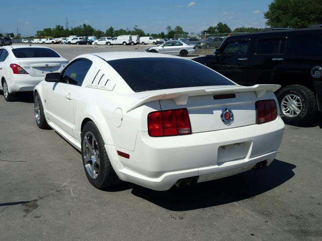 1ZVFT82H875266069 - 2007 FORD MUSTANG GT WHITE photo 3