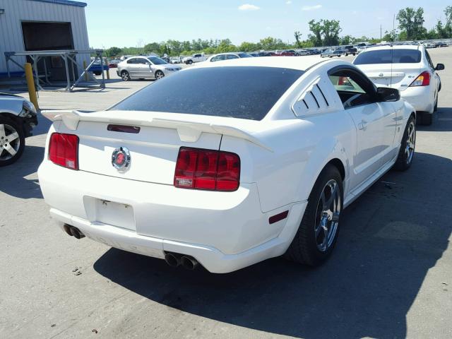 1ZVFT82H875266069 - 2007 FORD MUSTANG GT WHITE photo 4