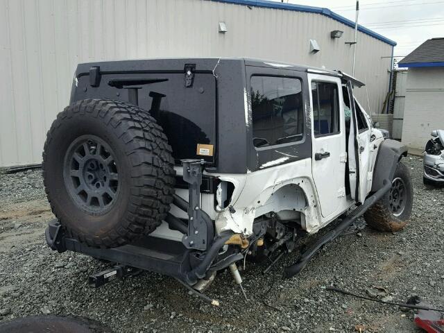 1C4BJWDGXGL250287 - 2016 JEEP WRANGLER U WHITE photo 4