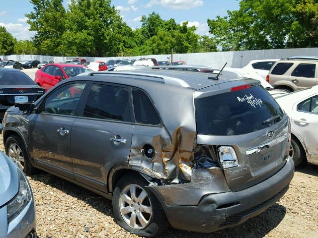 5XYKT4A23BG117897 - 2011 KIA SORENTO GRAY photo 3