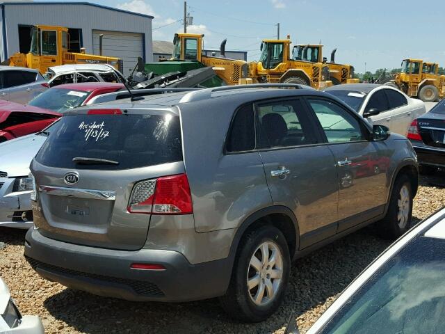 5XYKT4A23BG117897 - 2011 KIA SORENTO GRAY photo 4