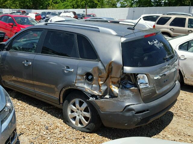 5XYKT4A23BG117897 - 2011 KIA SORENTO GRAY photo 9