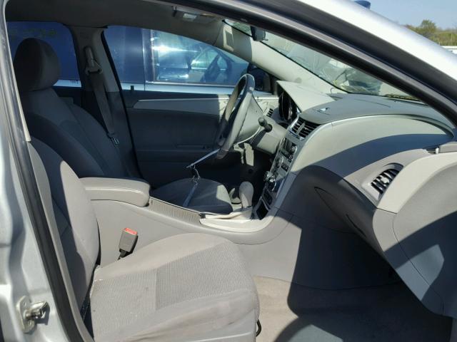 1G1ZA5E05AF183249 - 2010 CHEVROLET MALIBU LS ვერცხლისფერი ფოტო 5