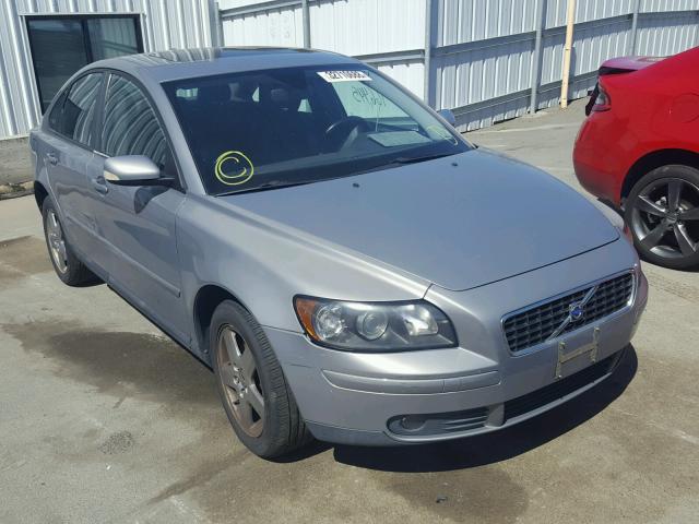 YV1MH682552119137 - 2005 VOLVO S40 T5 SILVER photo 1