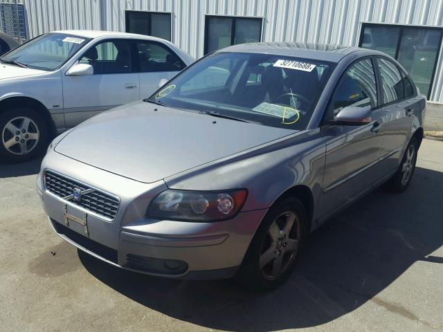 YV1MH682552119137 - 2005 VOLVO S40 T5 SILVER photo 2