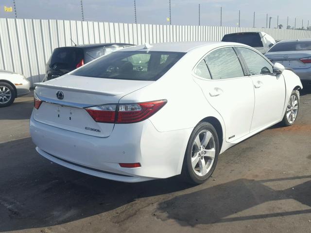 JTHBW1GG9E2046520 - 2014 LEXUS ES 300H WHITE photo 4