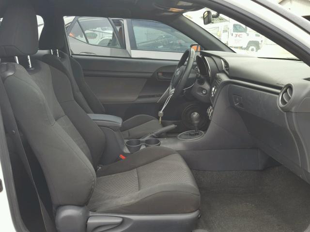 JTKJF5C77B3002394 - 2011 TOYOTA SCION TC 白色 照片 5