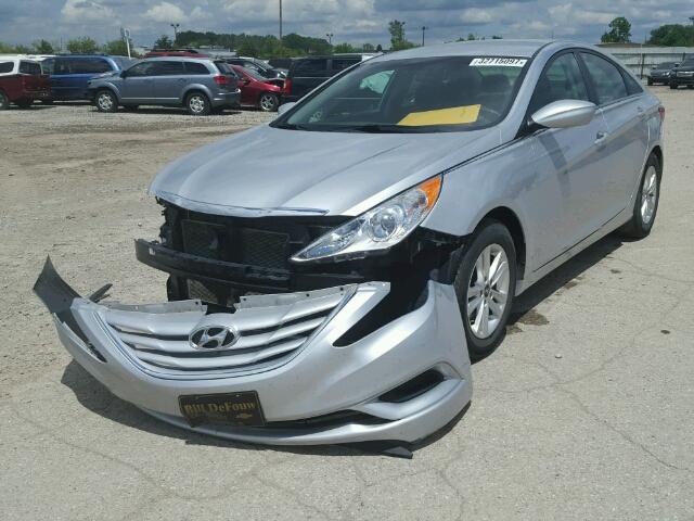 5NPEB4AC2DH647136 - 2013 HYUNDAI SONATA GLS SILVER photo 2