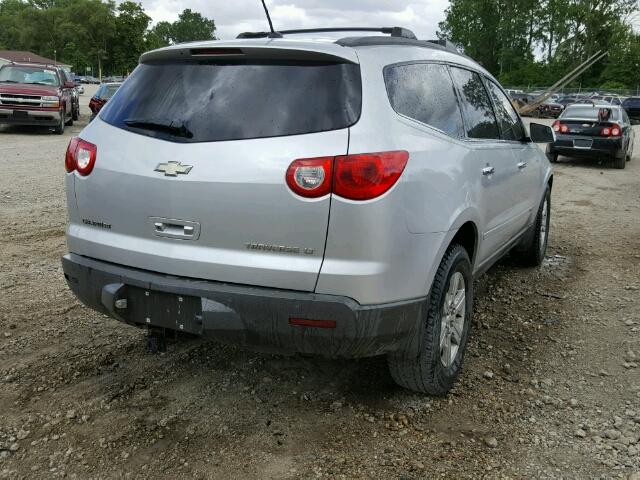 1GNER23DX9S124887 - 2009 CHEVROLET TRAVERSE SILVER photo 4