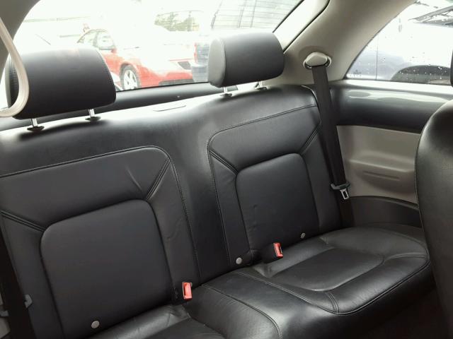 3VWCD31CX4M415399 - 2004 VOLKSWAGEN NEW BEETLE 石墨色 照片 6