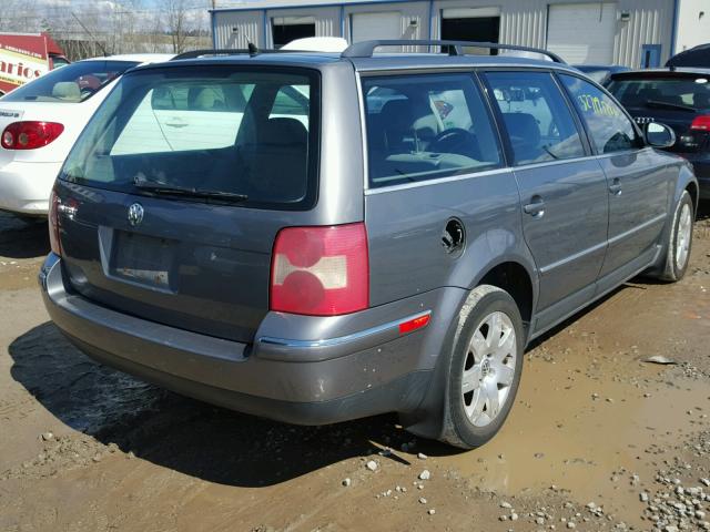 WVWCD63B35E142936 - 2005 VOLKSWAGEN PASSAT GLS GRAY photo 4