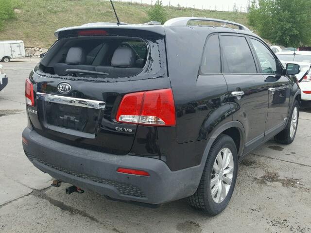 5XYKUDA21BG156579 - 2011 KIA SORENTO EX BLACK photo 4