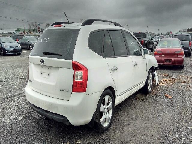 KNAFG526197225260 - 2009 KIA RONDO LX WHITE photo 4