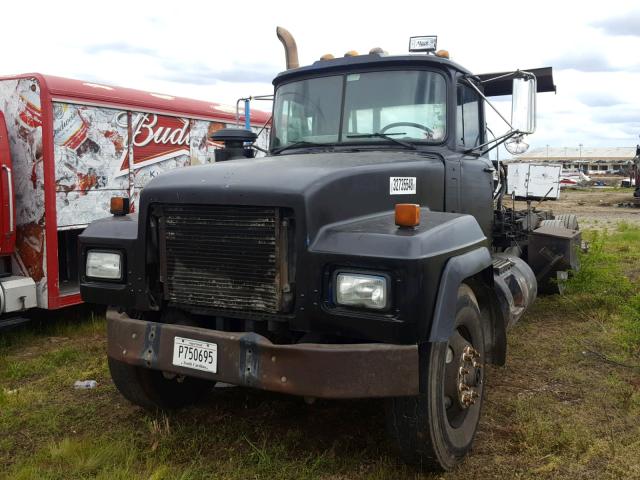 1M2P267C8WM036527 - 1998 MACK 600 RD600 BLACK photo 2