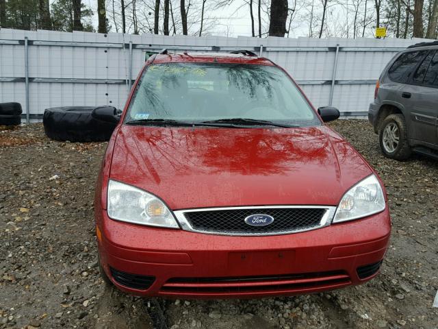 1FAFP36N65W281824 - 2005 FORD FOCUS ZXW RED photo 9