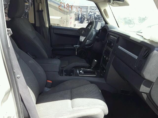 1J8HG48NX8C230413 - 2008 JEEP COMMANDER GRAY photo 5