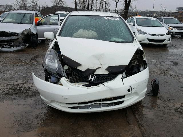 JHMGE87549S812417 - 2009 HONDA FIT LX WHITE photo 9