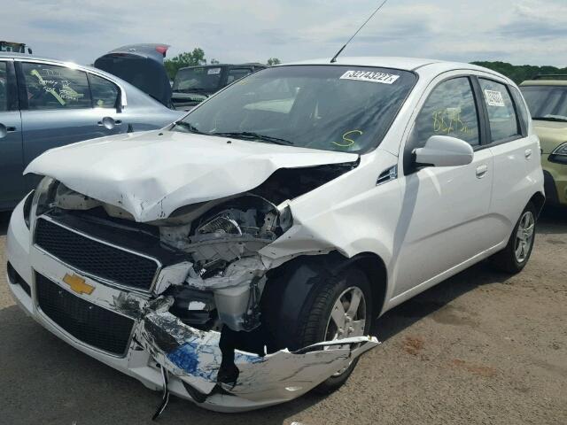 KL1TD6DE2BB126420 - 2011 CHEVROLET AVEO LS WHITE photo 2