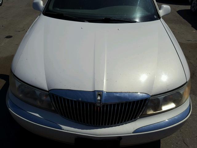 1LNFM97V4WY605469 - 1998 LINCOLN CONTINENTA WHITE photo 9