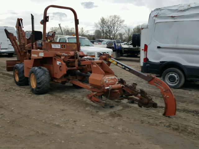 000000000006C2255 - 1994 DITCH WITCH TRENCHER ORANGE photo 3