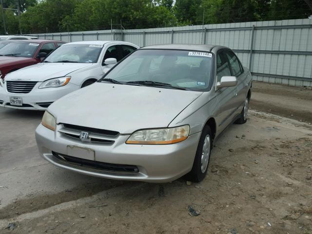 1HGCG5645WA252685 - 1998 HONDA ACCORD LX BEIGE photo 2