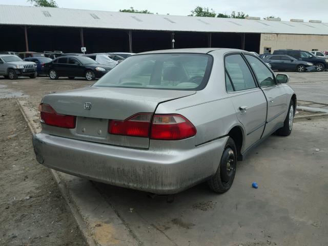 1HGCG5645WA252685 - 1998 HONDA ACCORD LX BEIGE photo 4