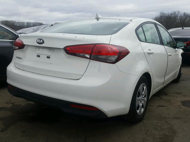 3KPFK4A7XJE167580 - 2018 KIA FORTE LX WHITE photo 4