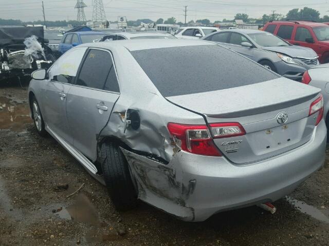 4T1BF1FK2DU258021 - 2013 TOYOTA CAMRY L/SE SILVER photo 3