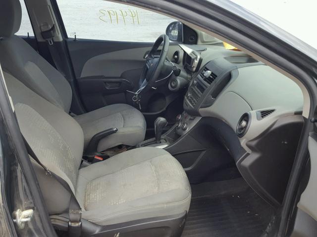 1G1JA5SH6D4157072 - 2013 CHEVROLET SONIC LS 灰色 照片 5