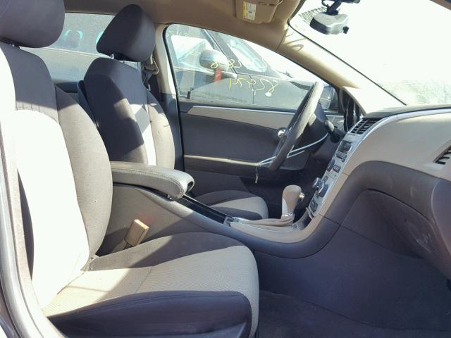 1G1ZB5E0XCF208601 - 2012 CHEVROLET MALIBU LS 灰色 照片 5