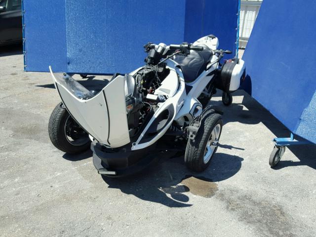 2BXJADA18CV000118 - 2012 CAN-AM SPYDER ROA WHITE photo 2